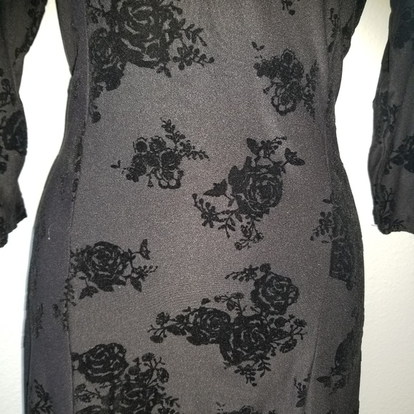 Velvet rose accent dress - Picture 2 of 3